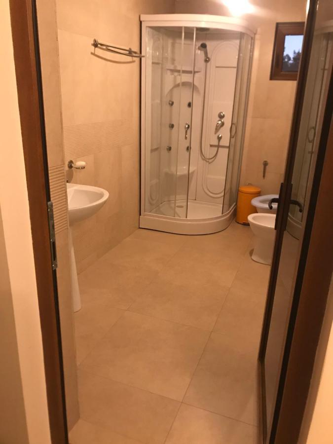 Apartament La Vila Curtea de Argeş Eksteriør billede