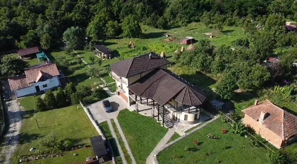 Apartament La Vila Curtea de Argeş Eksteriør billede